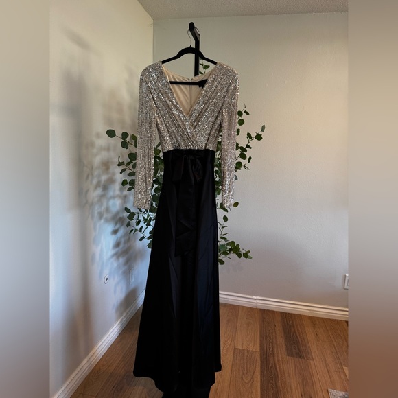 NWOT Long sleeve sequin top ballgown dress - Size 12 - Picture 4 of 6